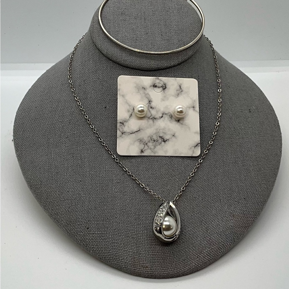 Silver Tone Faux Pearl Necklace, Bracelet, and Earrings. A21